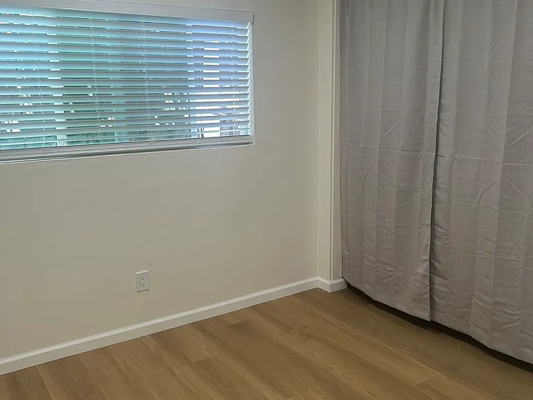 4079 Euclid Ave #U — Photo 2