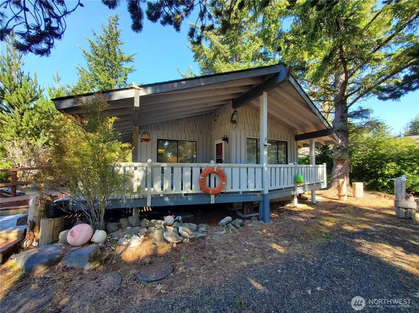 1000 Mt.Olympus Avenue SE, Ocean Shores, WA 98569