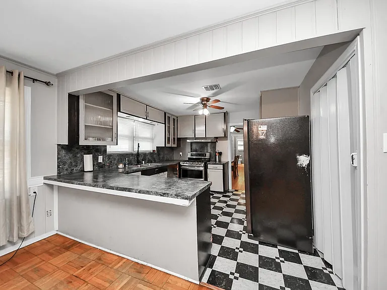 2601 Holly St — Photo 4