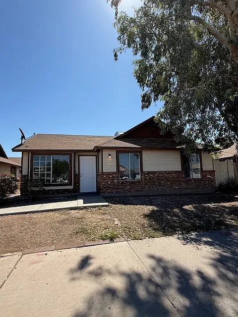 3 bed, 1320 sqft, $1,945 — Photo 1