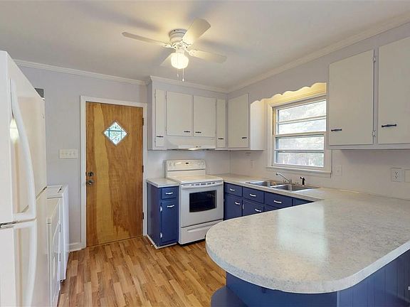 4th image of 107 Landsbury Dr