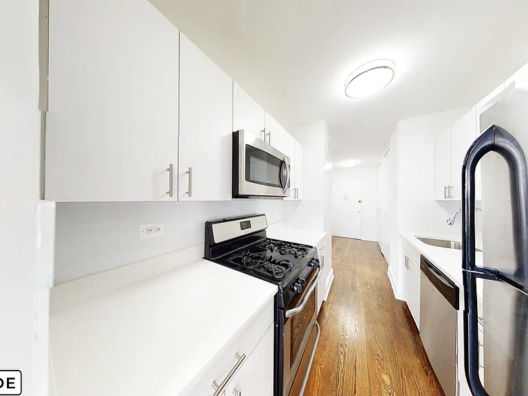 240 E 82nd St #18B — Photo 4