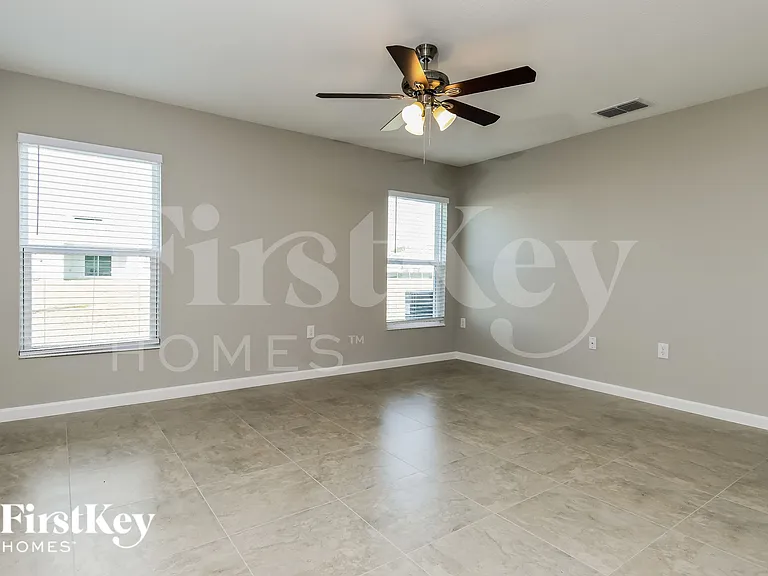 462 Earhart Dr — Photo 3