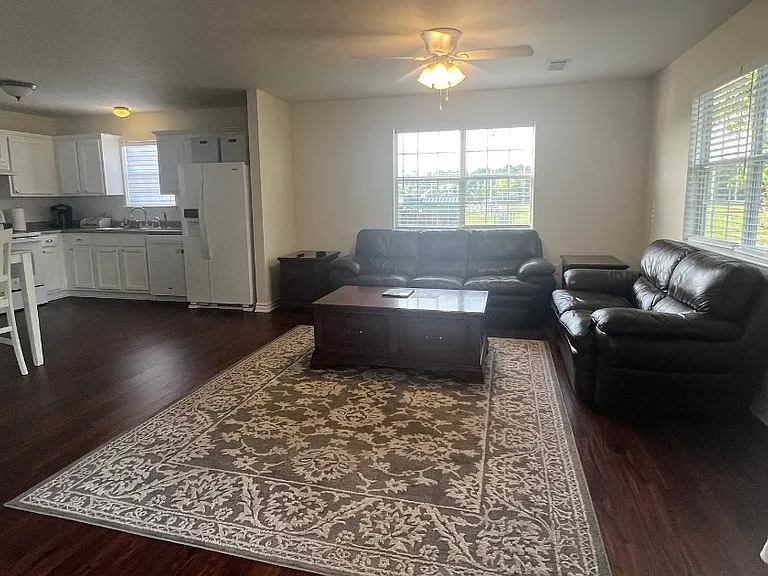 1423 Hamilton St — Photo 4