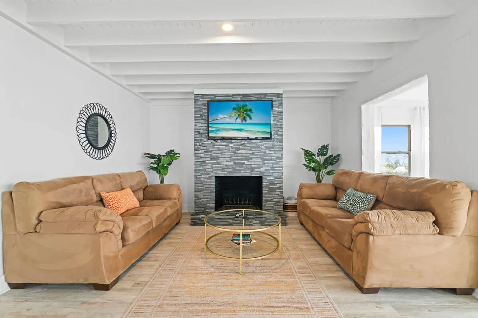 4 bed, 2.0 bath, 2992 sqft, $11,424 — Photo 1