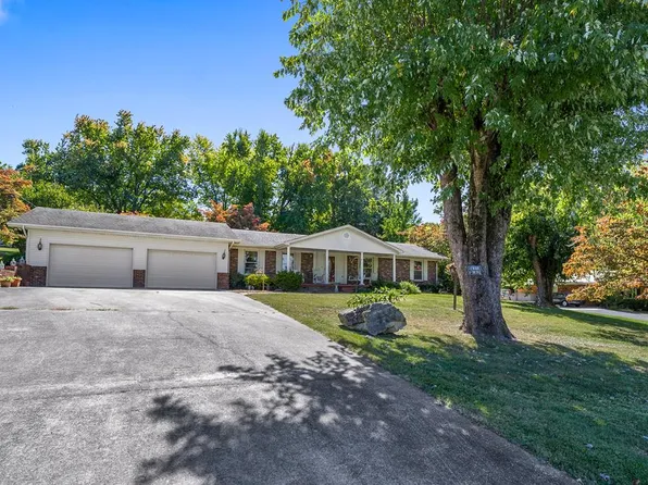 823 Apple Dr, Livingston, TN 38570