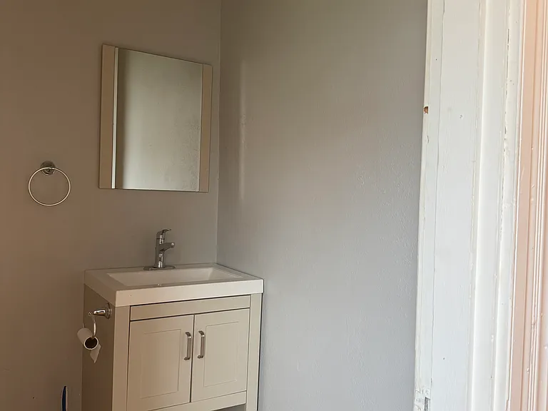 211 Sterling St — Photo 15