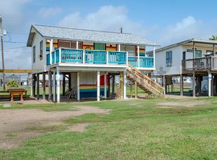 210 Surf Dr, Surfside Beach, TX 77541