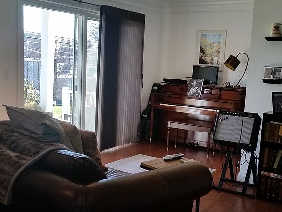 Slider to Patio off Music Rm