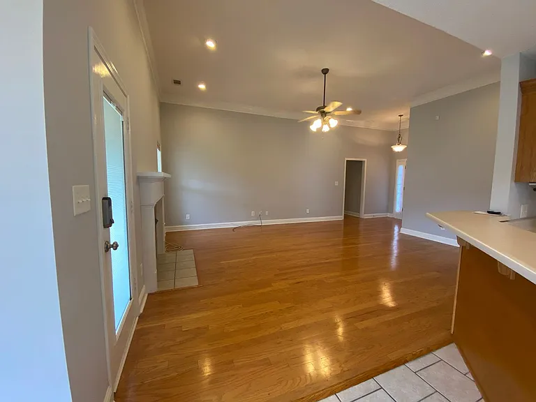205 Drayton Ct — Photo 4