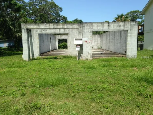 7131 Oakwood Dr, New Port Richey, FL 34652