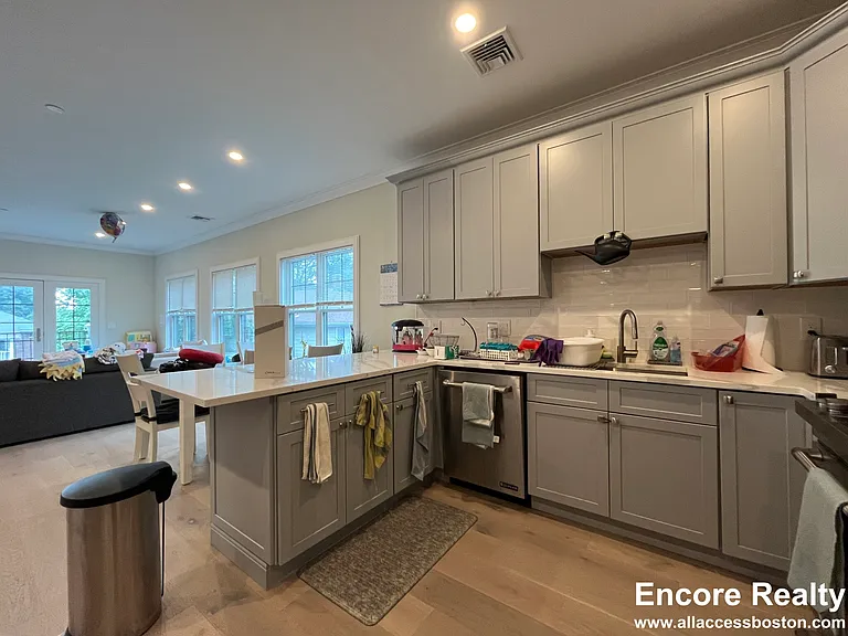 32 Cummins Hwy #4 — Photo 29