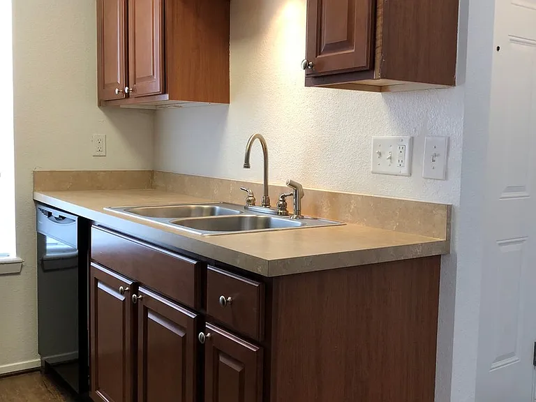 3702EL — Photo 5