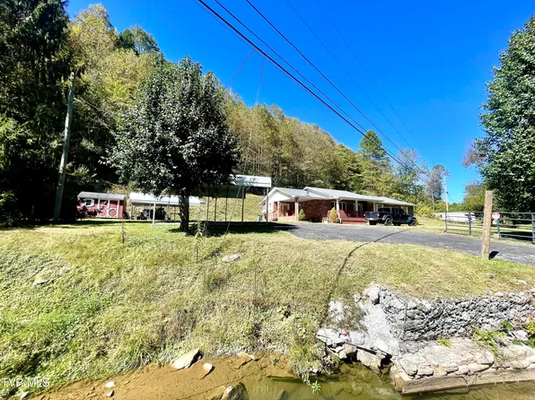 2989 Greenbrier Rd, Haysi, VA 24256