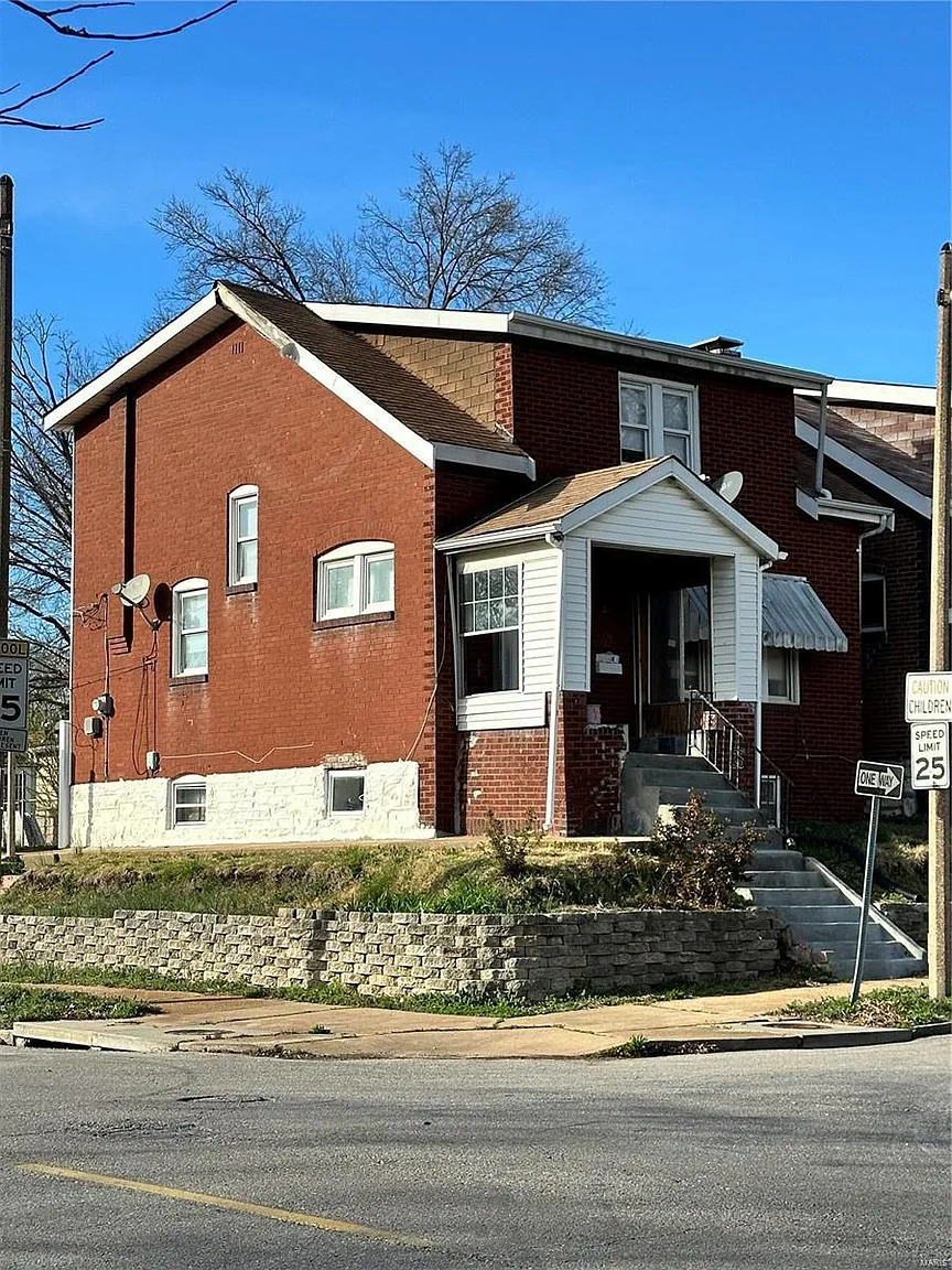 4747 Ray Ave photo 1