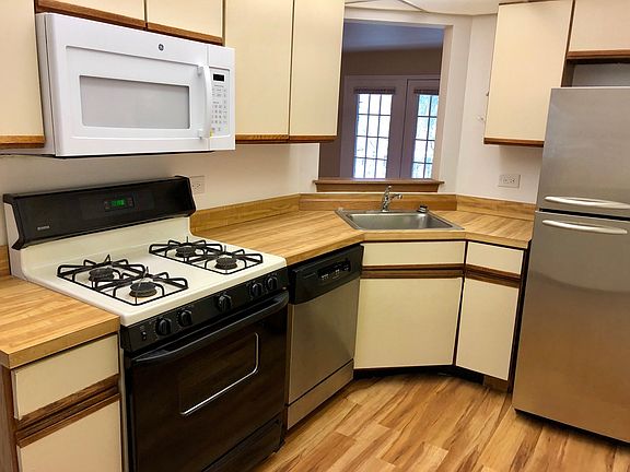 3rd image of 692 Quincy Bridge Ln APT 202