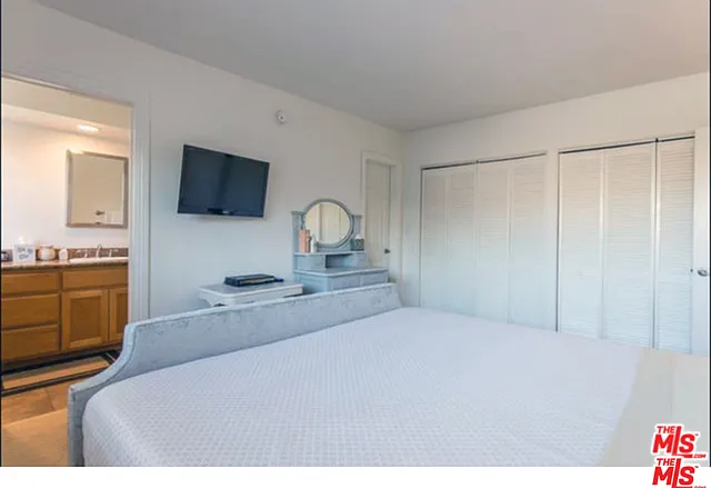 7560 Hollywood Blvd #109 — Photo 37