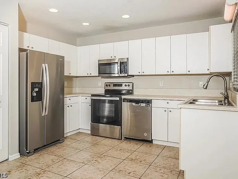 5211 Cedar Hammock Ct — Photo 3