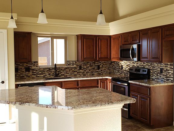 3rd image of 1654 Topaz Dr