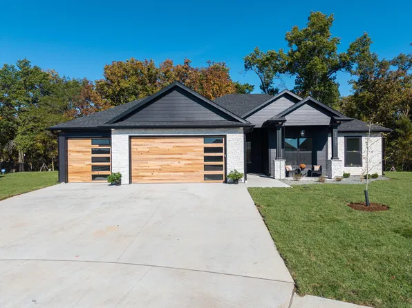 14691 Wellstead Dr, Hallsville, MO 65255