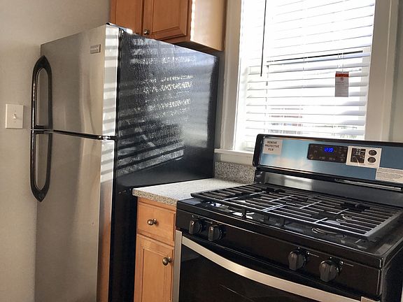 4th image of 6100 N Winthrop Ave #6114-1/2-2S