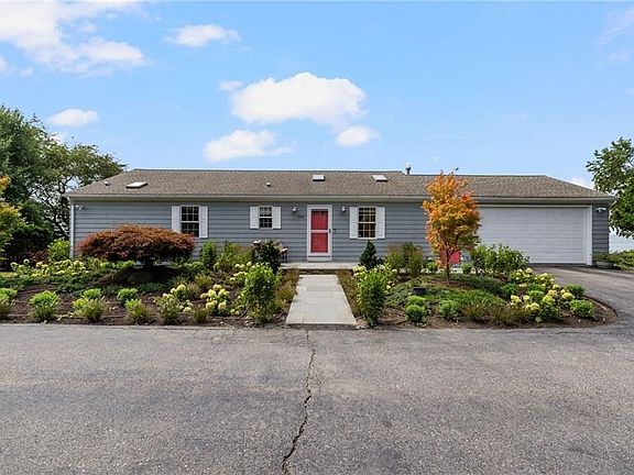 3rd image of 585 Seaside Dr