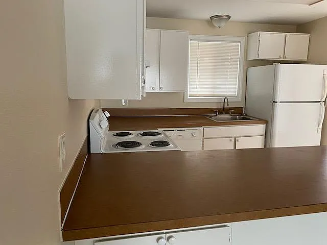 2 bed, 1.5 bath, 900 sqft, $1,350 — Photo 4