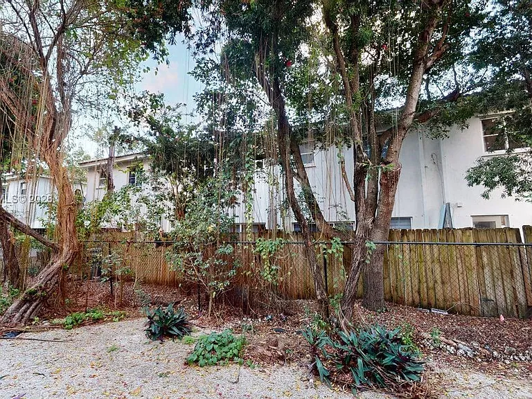 2921 SE 13th Rd #104-39 — Photo 5