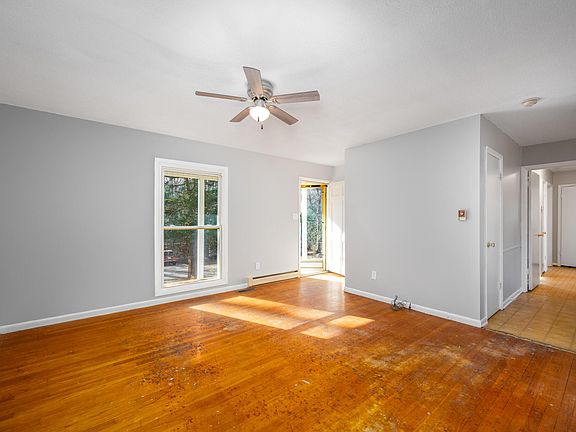 4th image of 430 W 9th St