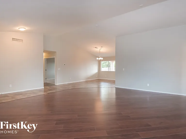 9550 E Caldwell Dr — Photo 3