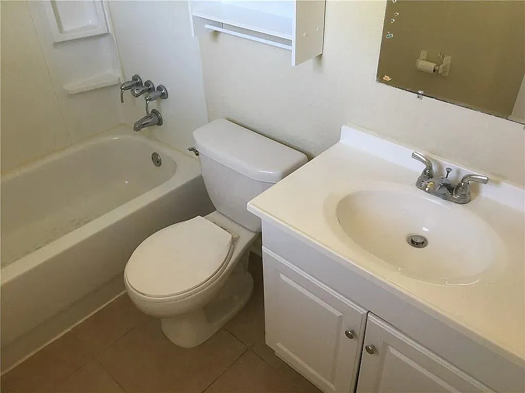 4 bed, 1800 sqft, $2,090 — Photo 2
