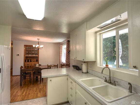 5th image of 3628 Wesley Dr NW