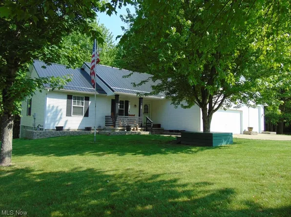 8230 Clover Ln, Garrettsville, OH 44231