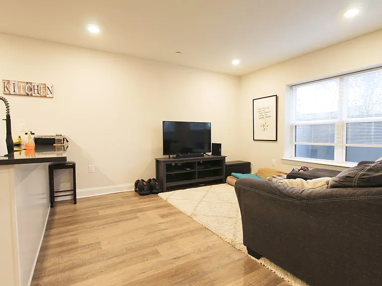 492 Roxborough Ave — Photo 33