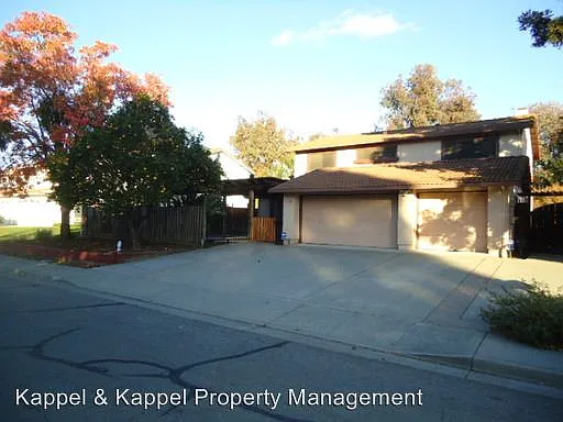 3126 Redwood Dr photo 1