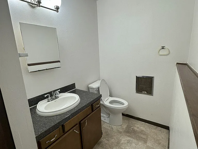 2519 W 4th St — Photo 5