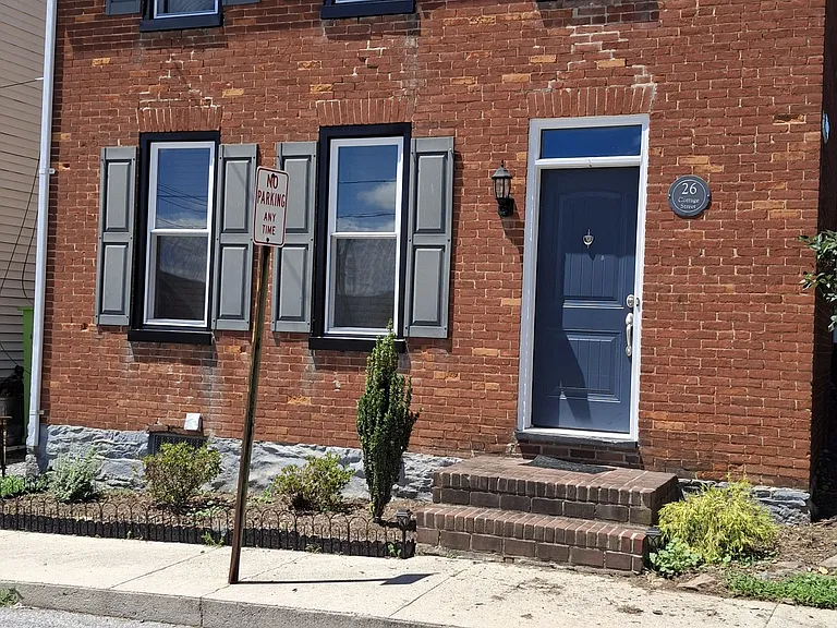 26 Cottage St — Photo 1