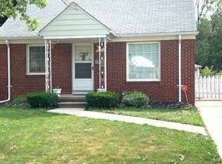 27110 Leroy St, Roseville, MI 48066