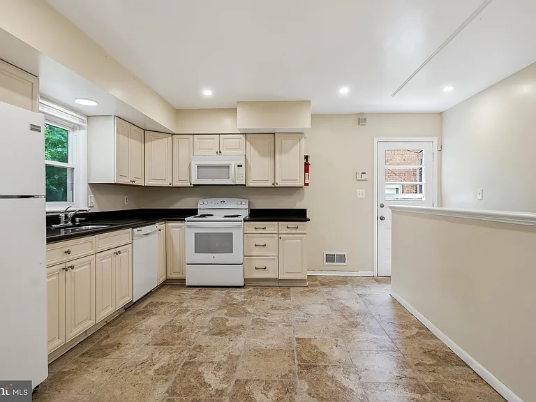 9017 Saint Andrews Pl — Photo 13