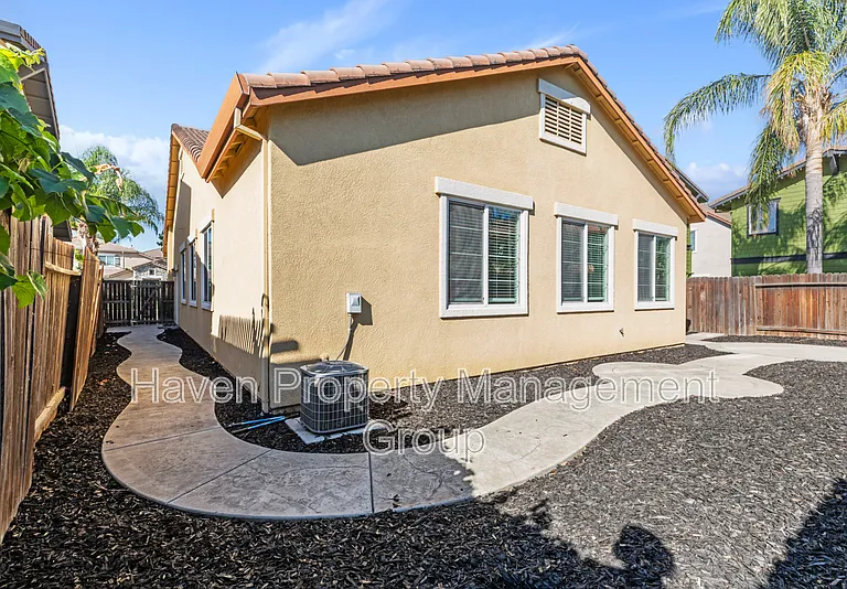 1659 Whispering Wind Dr — Photo 18