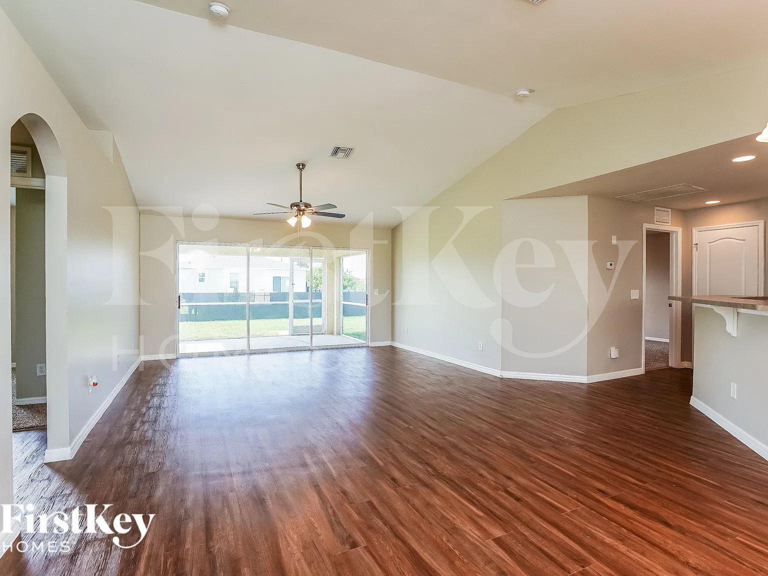 3 bed, 2.0 bath, 1408 sqft, $1,805 — Photo 2