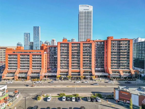 10145 109th St NW #802, Edmonton, AB T5J 3M5