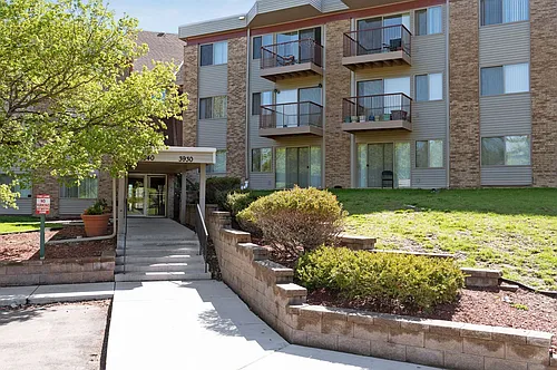 Manor Royal Apartments Photo 1