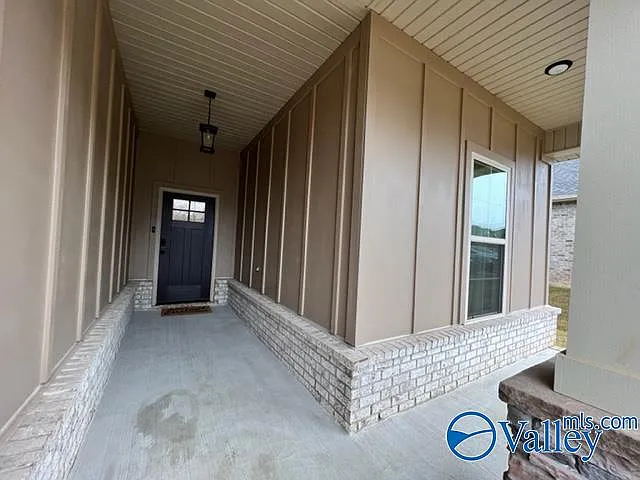 3 bed, 2.0 bath, 1833 sqft, $2,005 — Photo 3