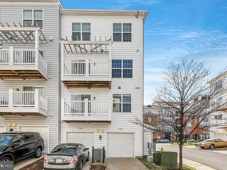 15221 Leicestershire St — Photo 21