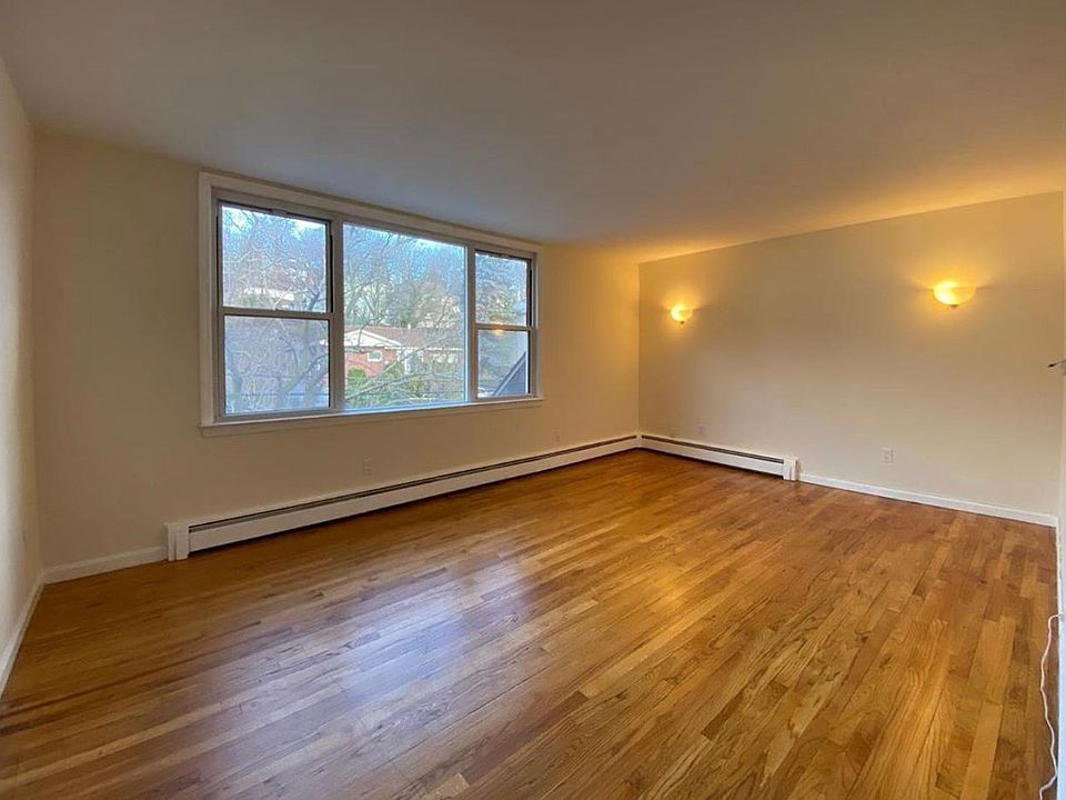 2nd image of 207 Sedgwick Ave #2