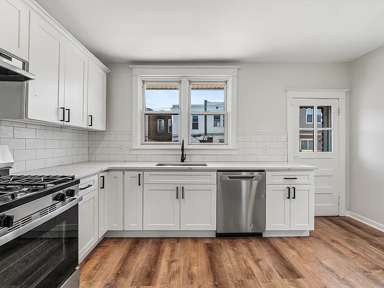 5748 Dunlap St — Photo 13