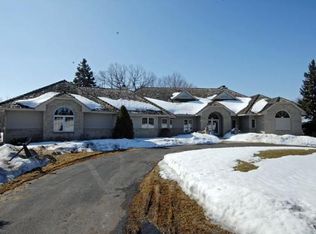 905 Maple Crest Dr, Mound, MN 55364