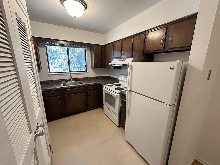 127 Gales Dr #B14 — Photo 7