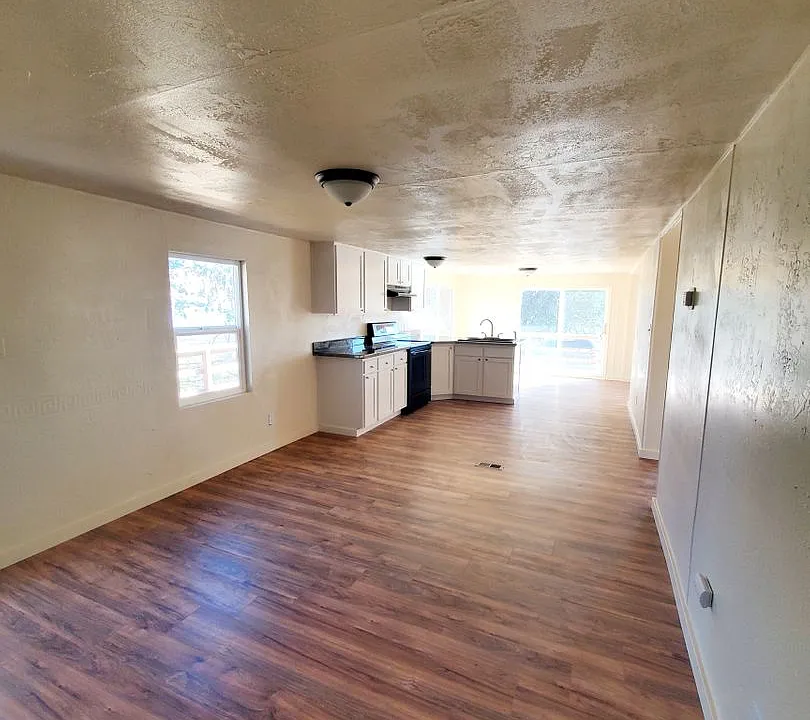 866 Riverside Dr